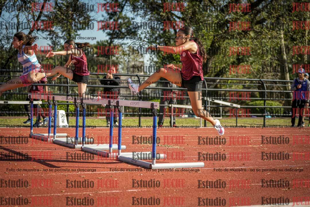 Fotos de los 80 m con vallas de mujeres - U16