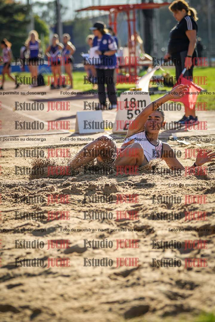 Fotos del salto en largo de mujeres - incluye U16