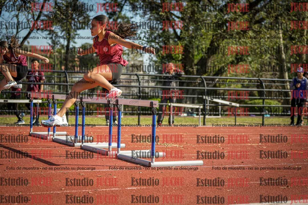 Fotos de los 80 m con vallas de mujeres - U16