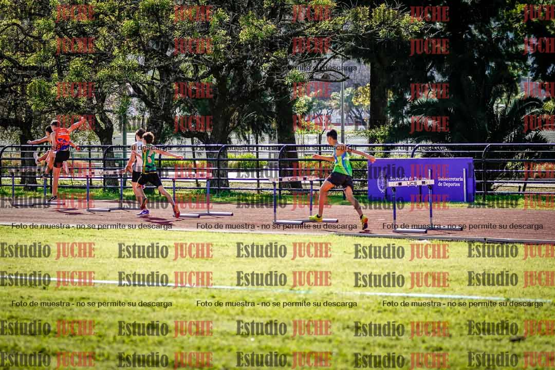 Fotos de los 295 m con vallas de varones