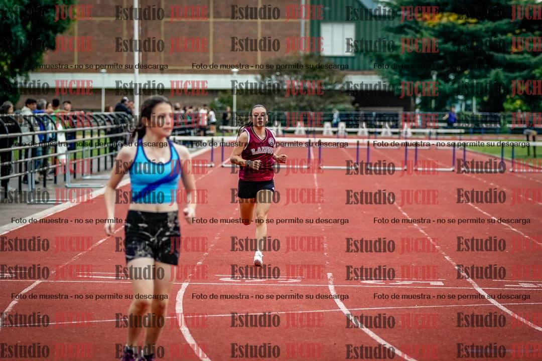 Fotos de los 295 m con vallas de mujeres