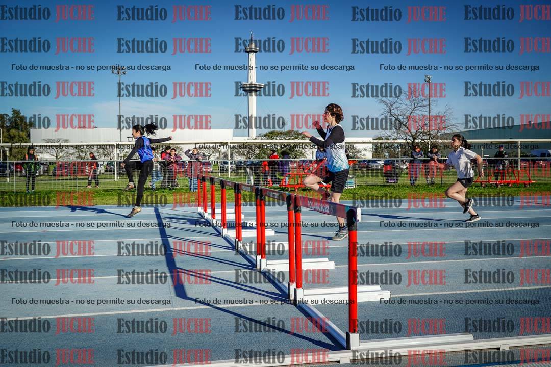 Fotos de los 100 m con vallas de mujeres - U17