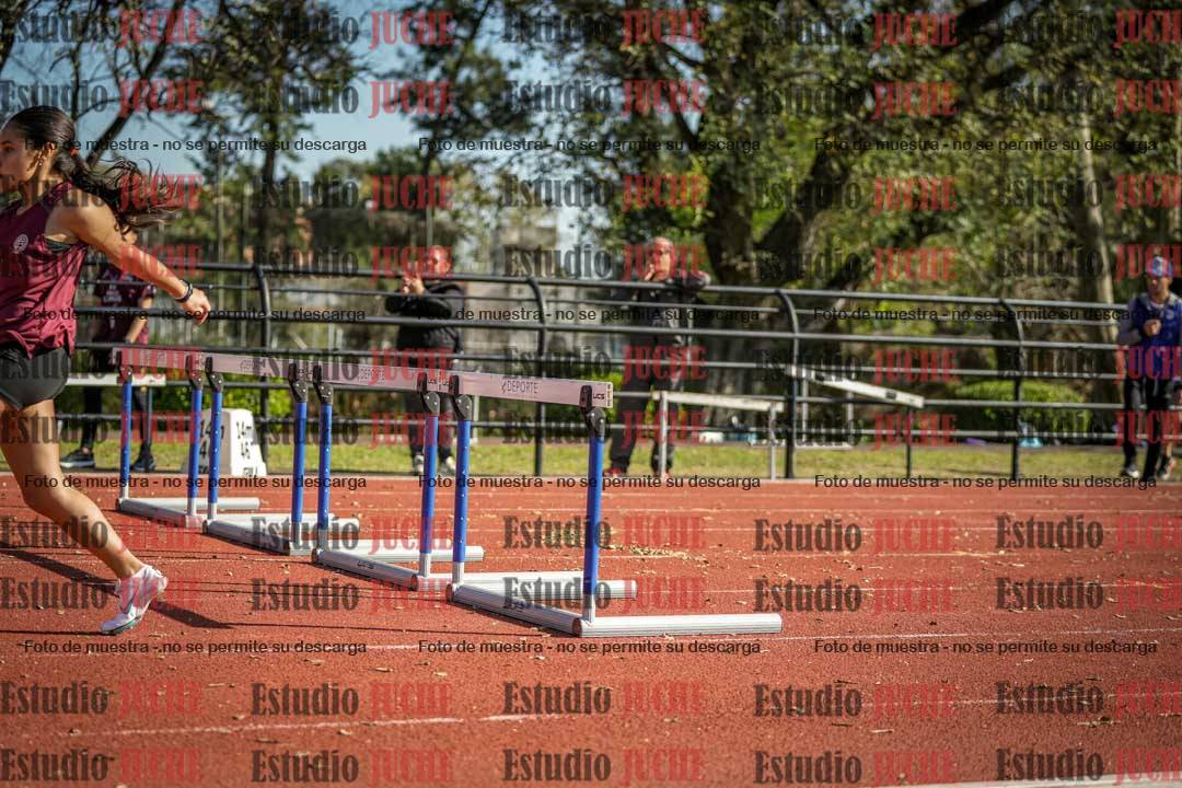 Fotos de los 80 m con vallas de mujeres - U16