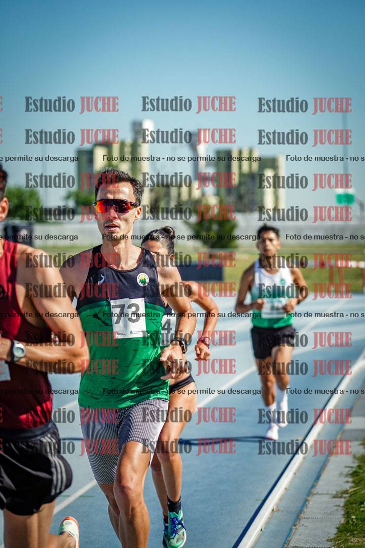 Fotos de los 5000 m de mujeres y varones - serie 1