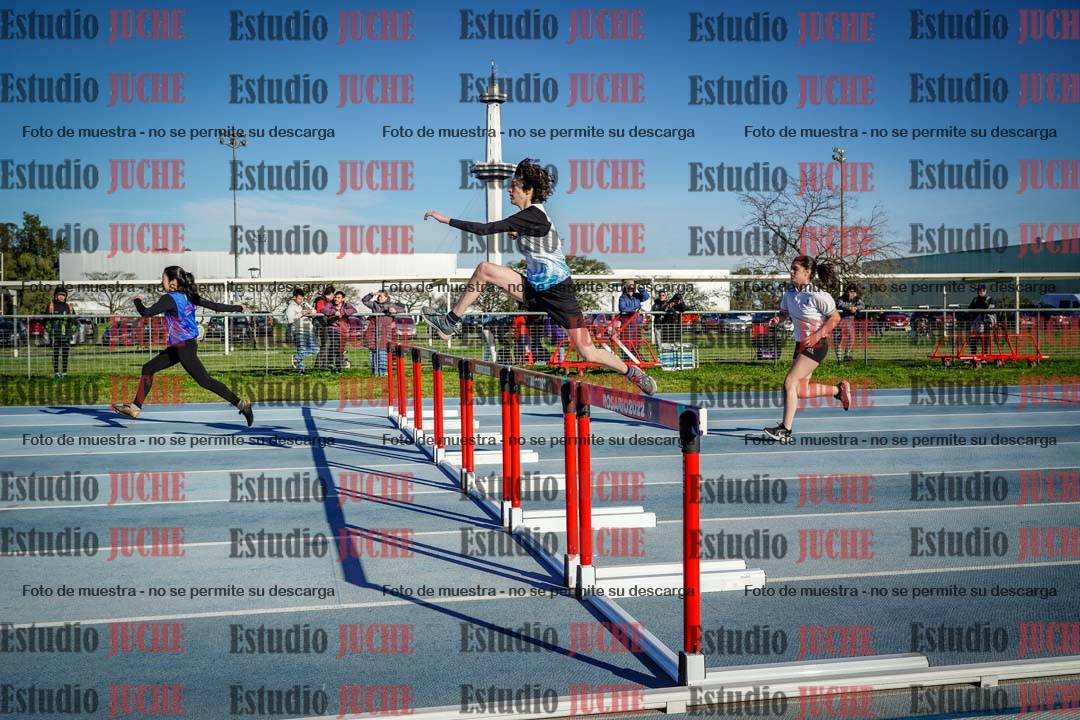 Fotos de los 100 m con vallas de mujeres - U17