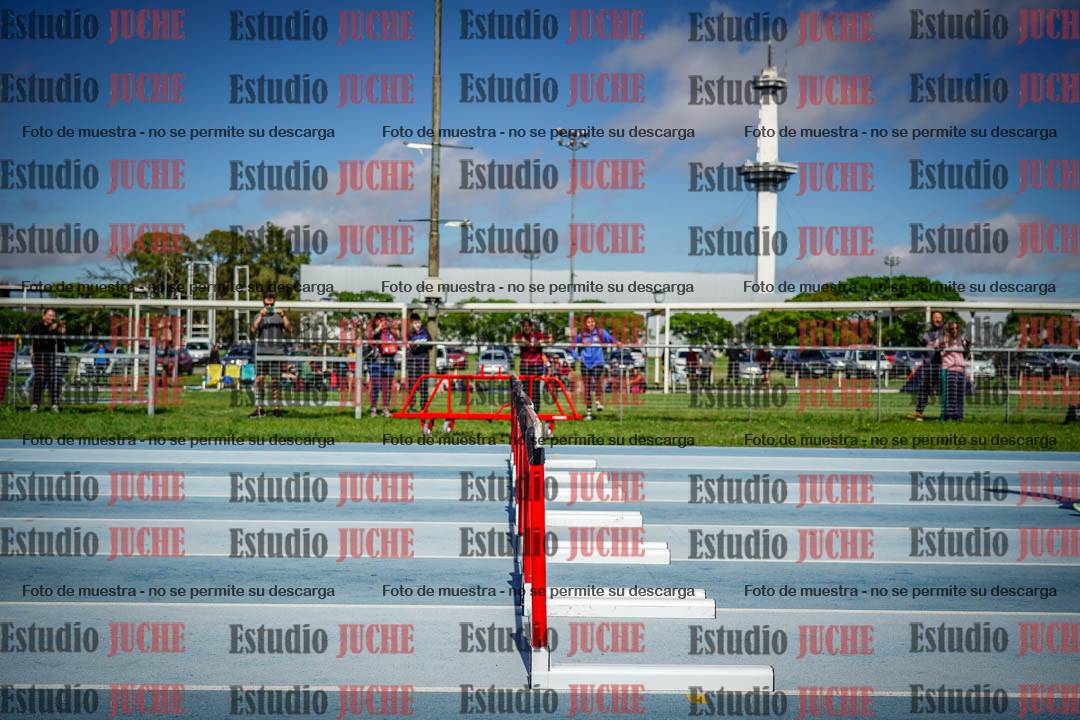 Fotos de los 80 m con vallas de varones