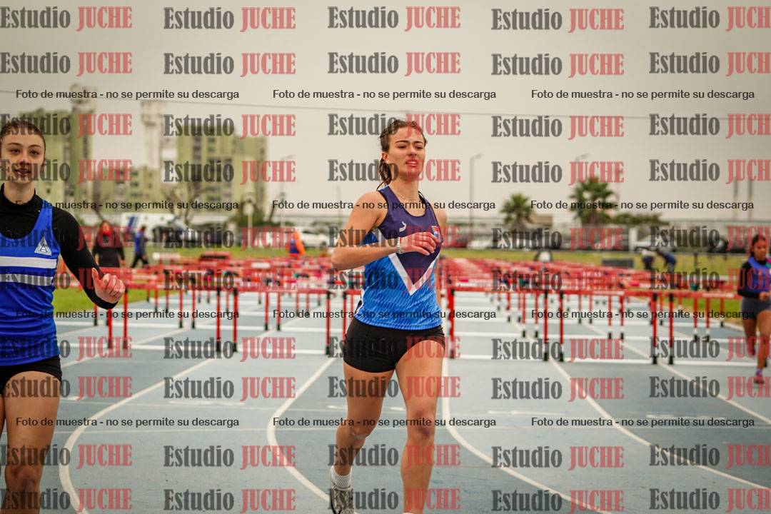 Fotos de los 100 m con vallas de mujeres