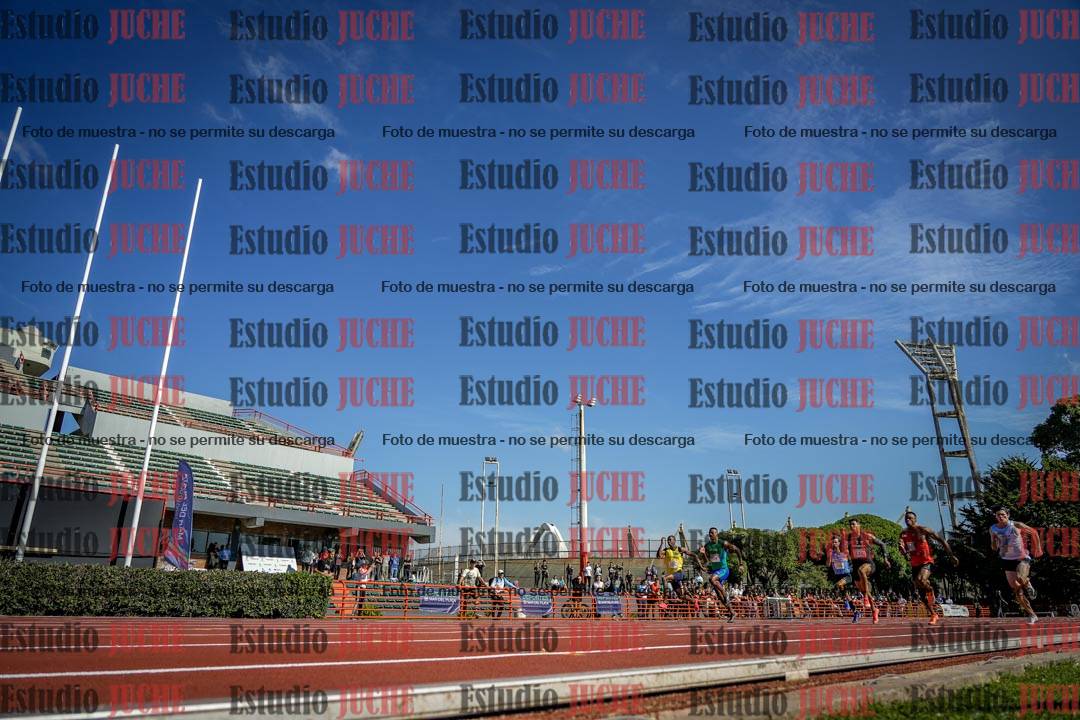 Fotos de los 100 m llanos de varones - deca 1