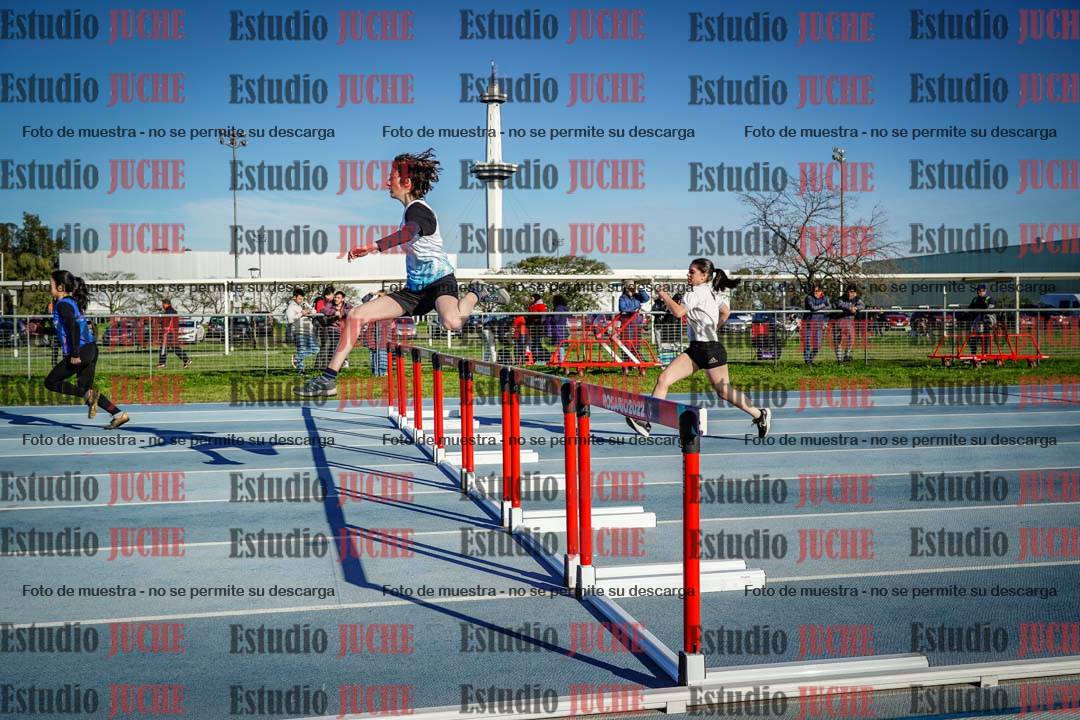 Fotos de los 100 m con vallas de mujeres - U17