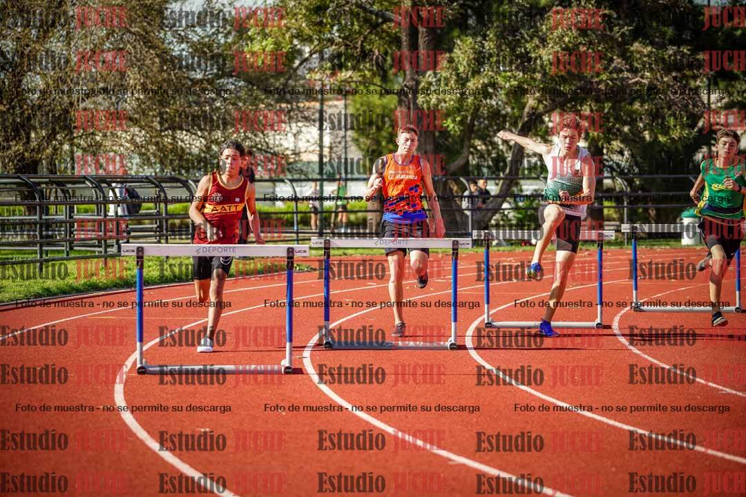 Fotos de los 295 m con vallas de varones