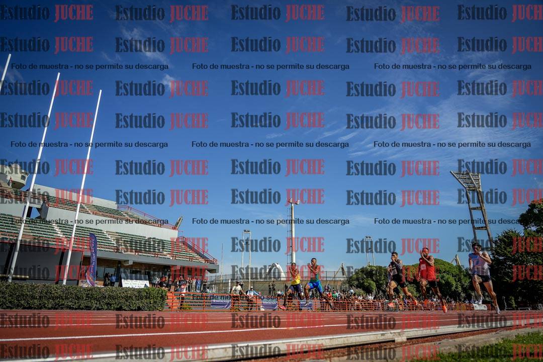 Fotos de los 100 m llanos de varones - deca 1