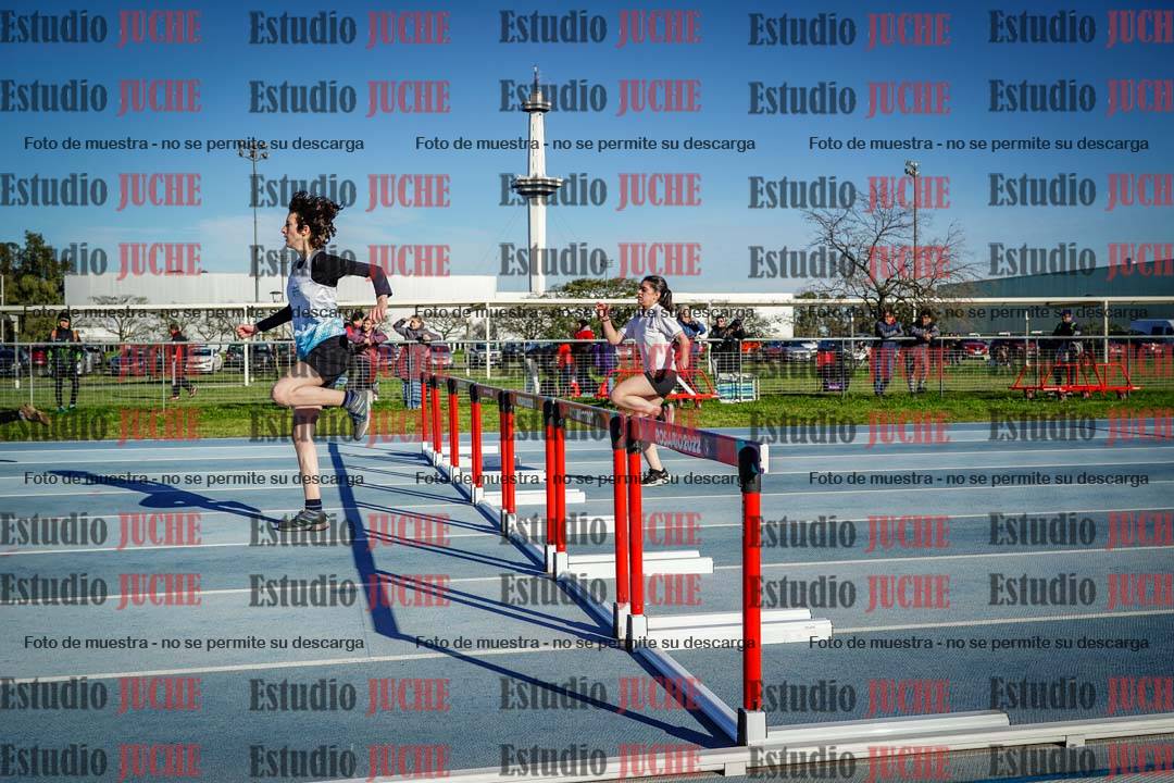 Fotos de los 100 m con vallas de mujeres - U17