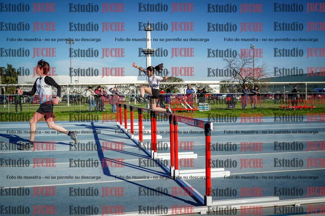 Fotos de los 100 m con vallas de mujeres - U17