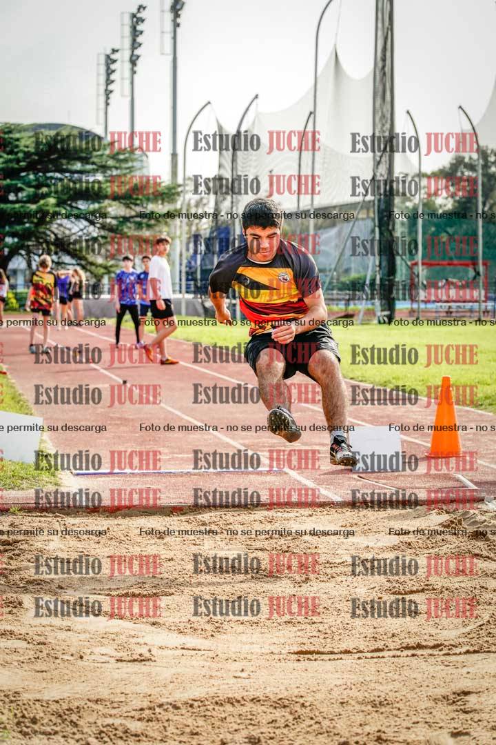 Fotos del salto en largo de varones