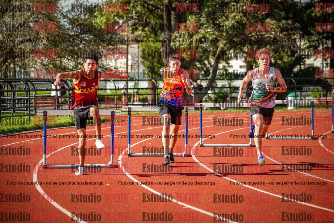 Fotos de los 295 m con vallas de varones