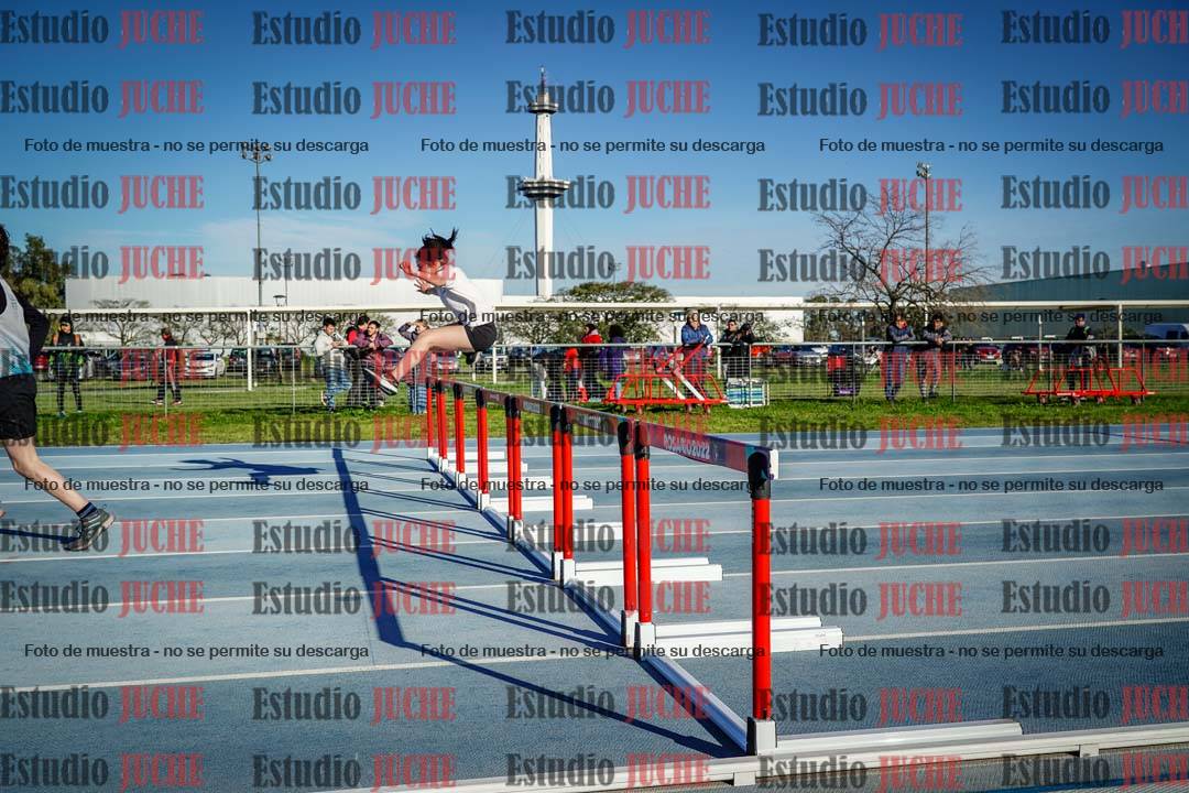 Fotos de los 100 m con vallas de mujeres - U17
