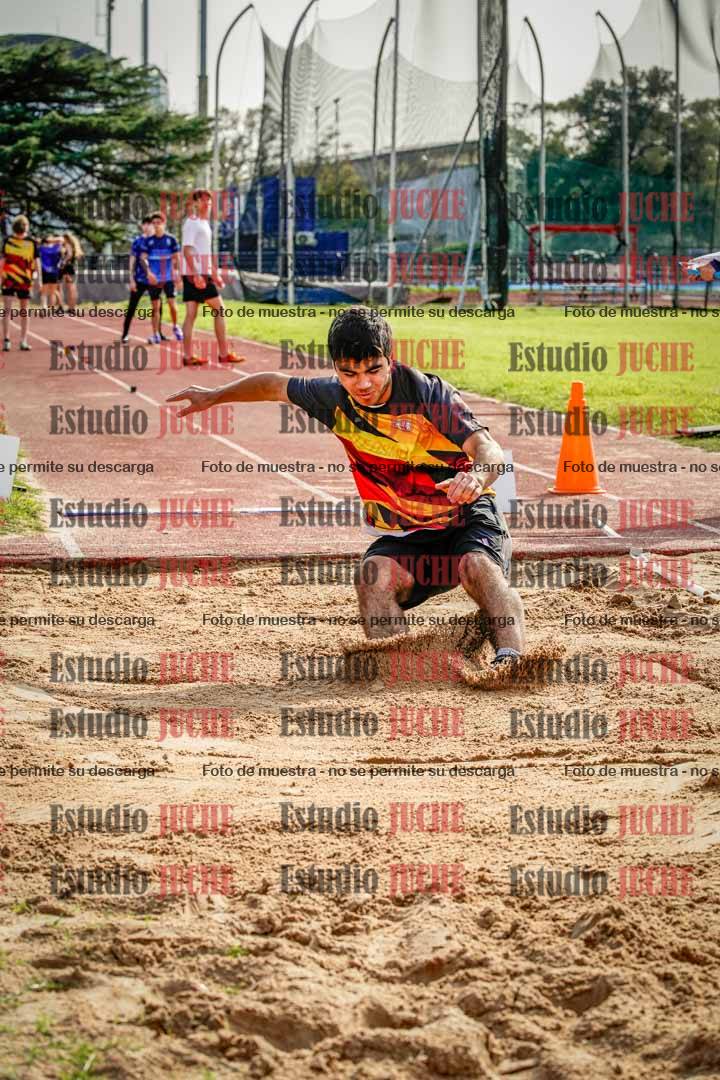 Fotos del salto en largo de varones