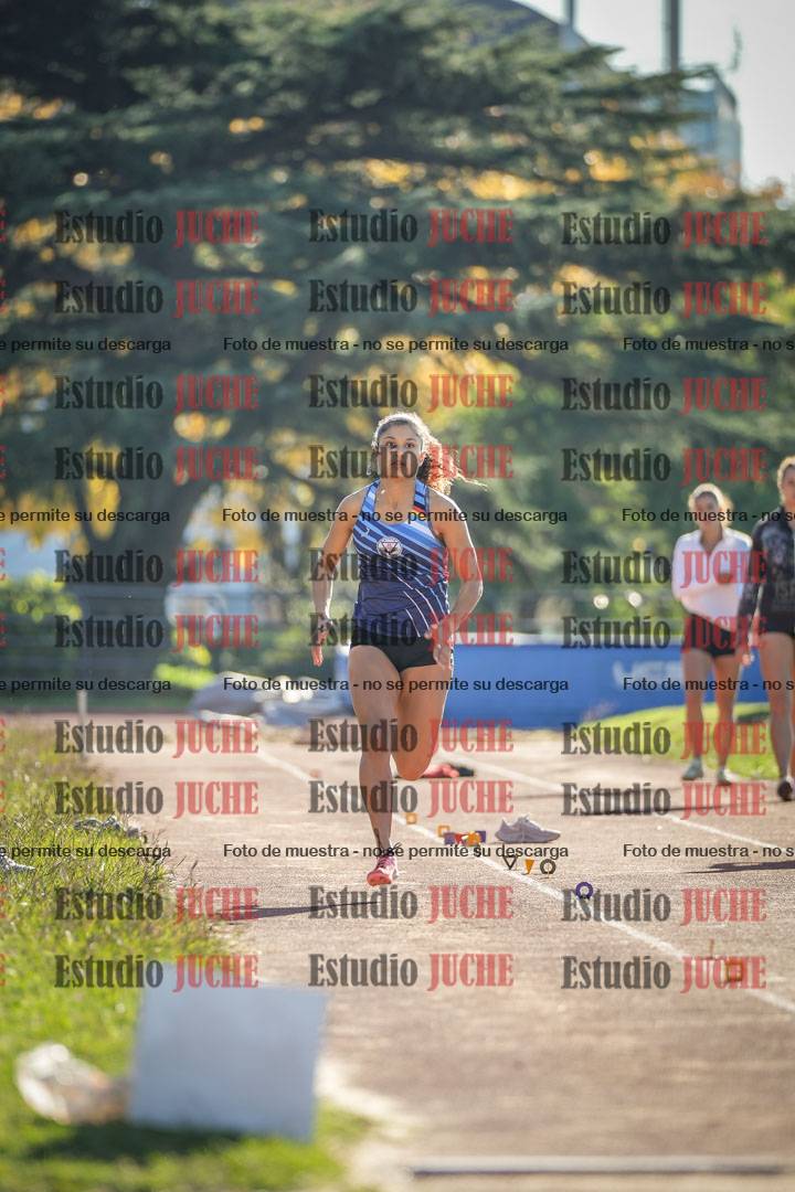 Fotos del salto en largo de mujeres - incluye U16