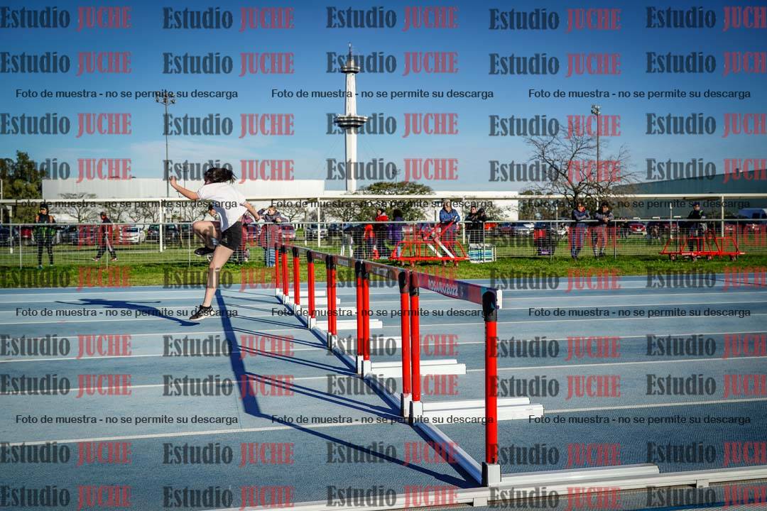 Fotos de los 100 m con vallas de mujeres - U17