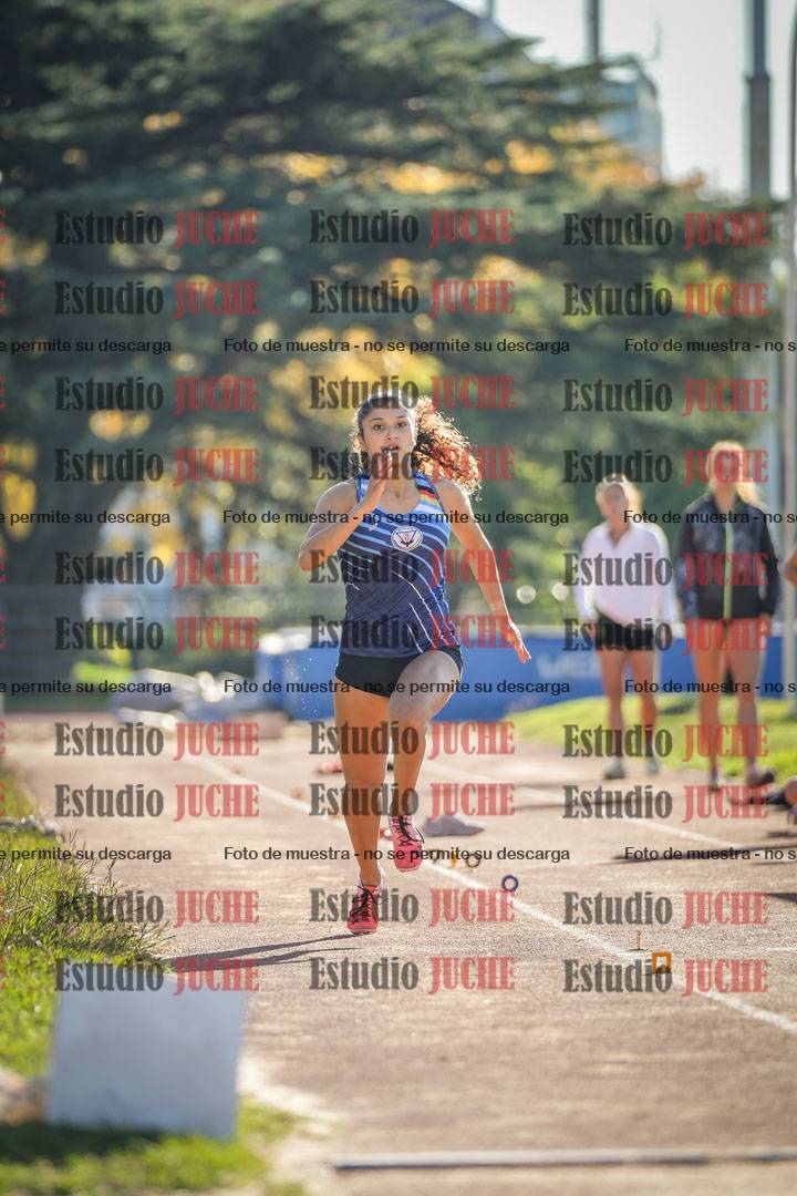 Fotos del salto en largo de mujeres - incluye U16