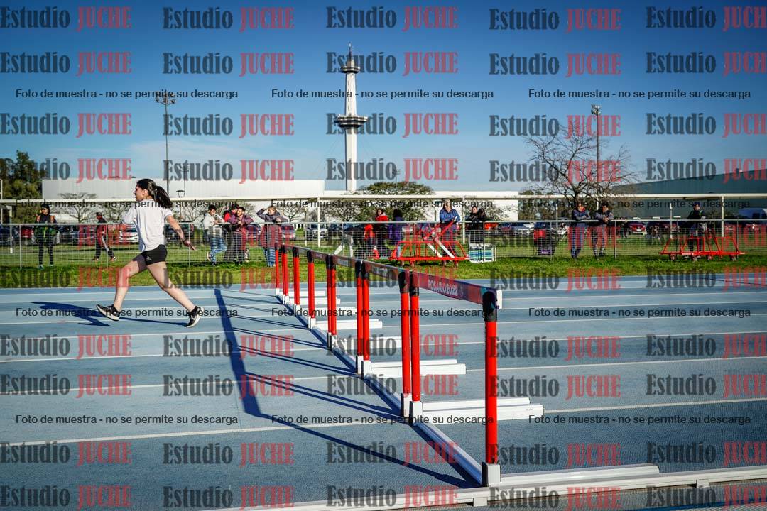 Fotos de los 100 m con vallas de mujeres - U17