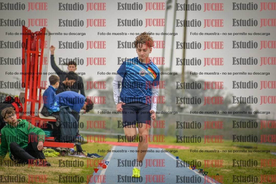 Fotos del salto en largo de varones - U18