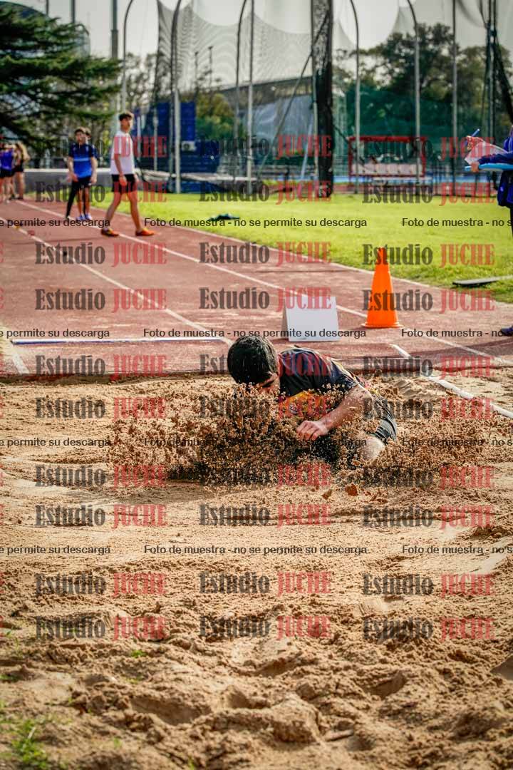 Fotos del salto en largo de varones
