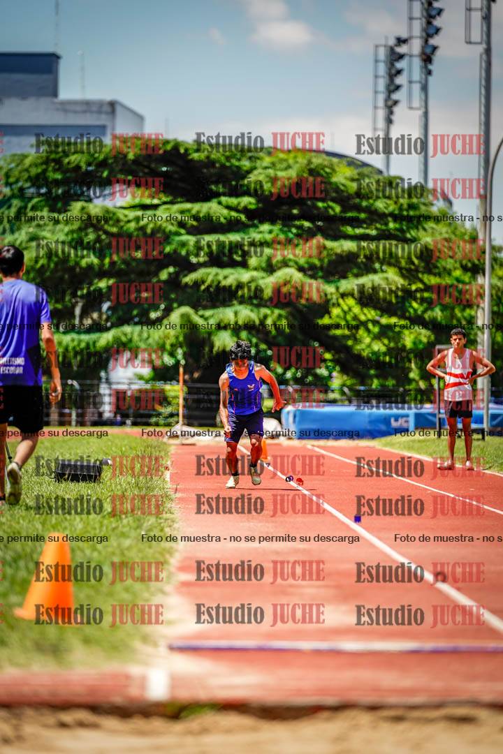 Fotos del salto en largo de varones