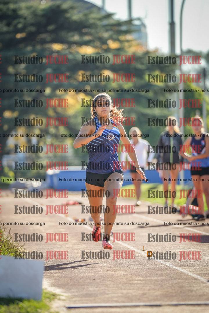 Fotos del salto en largo de mujeres - incluye U16