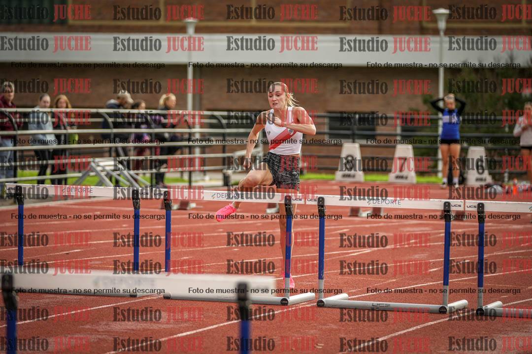 Fotos de los 100 m con vallas de mujeres