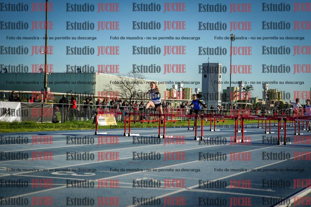 Fotos de los 100 m con vallas de mujeres - U17
