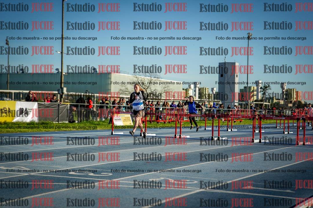Fotos de los 100 m con vallas de mujeres - U17