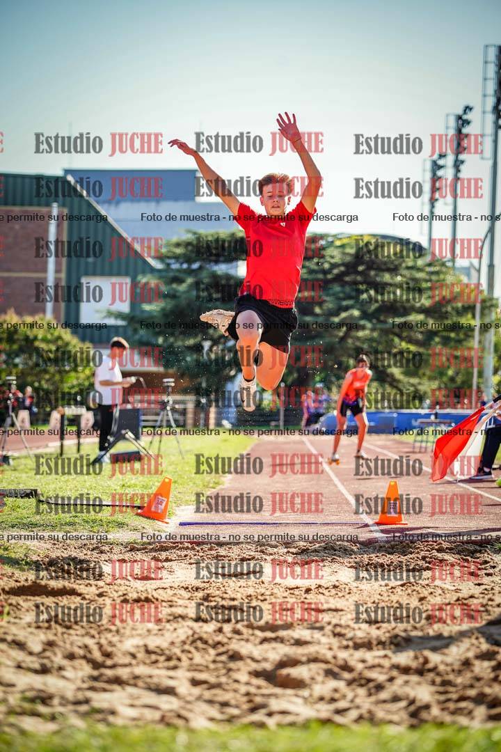Fotos del salto en largo de varones - U16