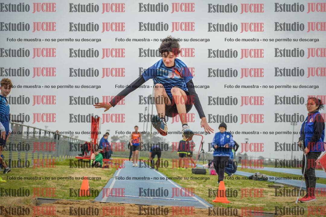 Fotos del salto en largo de varones - U18