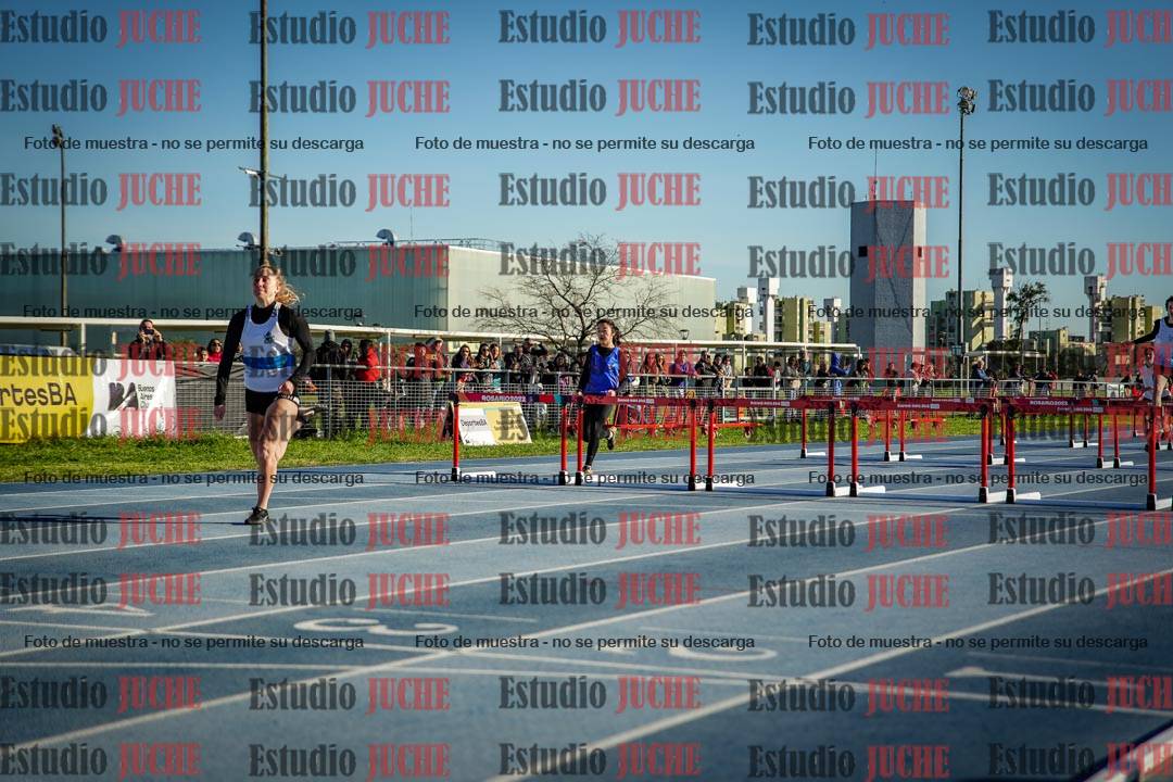Fotos de los 100 m con vallas de mujeres - U17