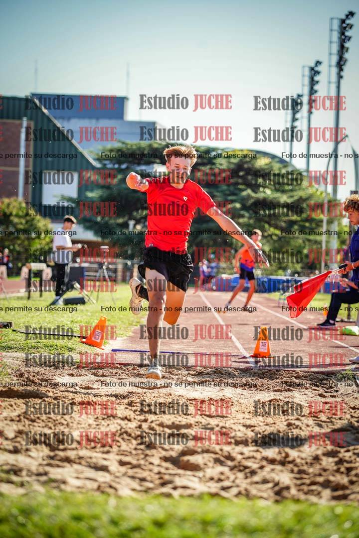 Fotos del salto en largo de varones - U16
