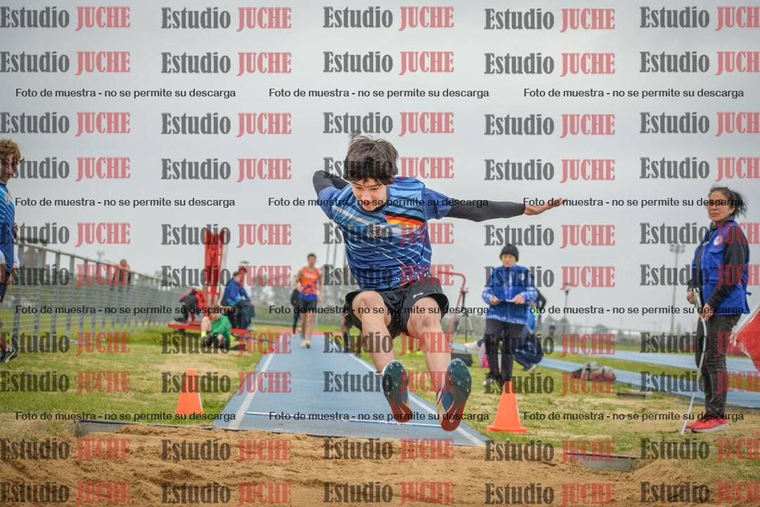 Fotos del salto en largo de varones - U18