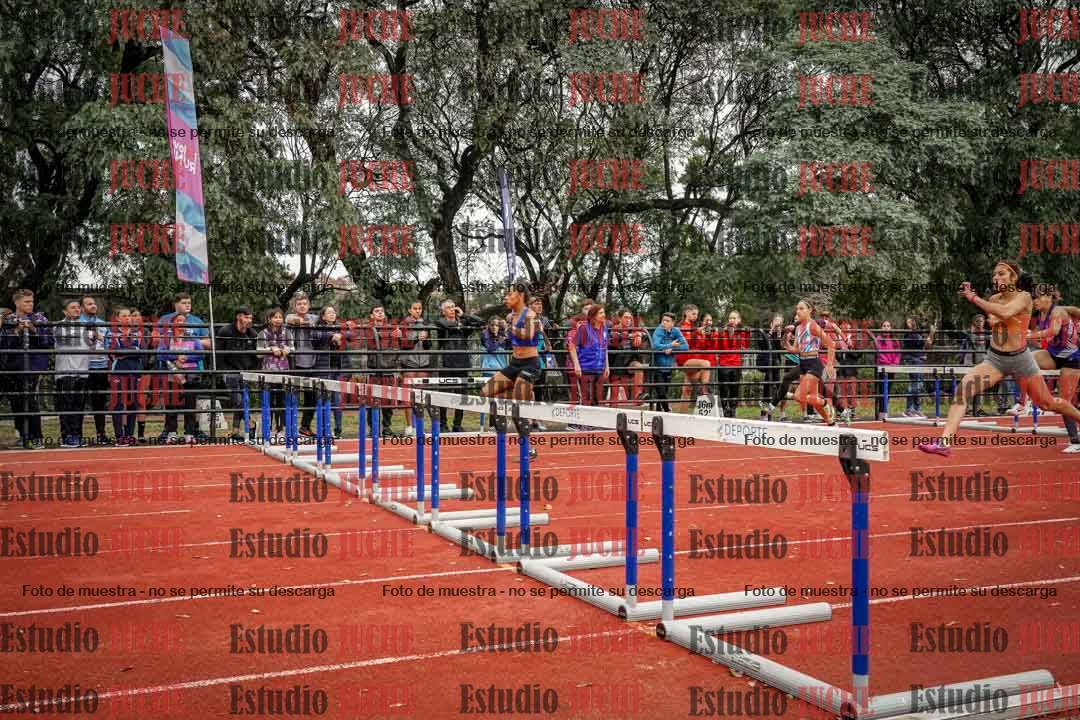 Fotos de los 100 m con vallas de mujeres
