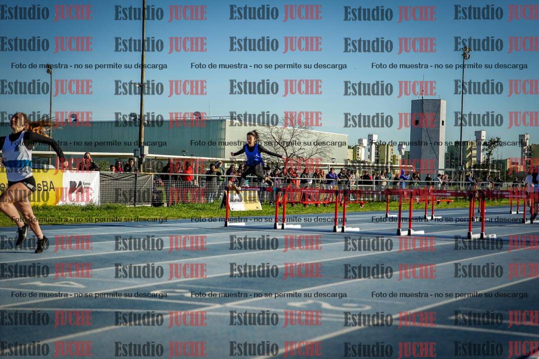 Fotos de los 100 m con vallas de mujeres - U17