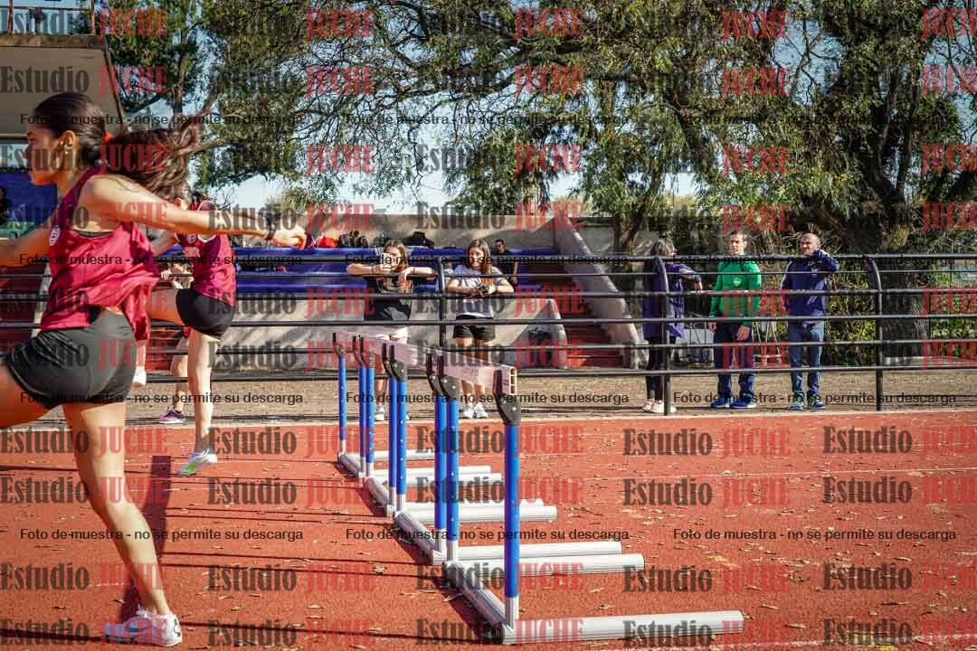 Fotos de los 80 m con vallas de mujeres - U16