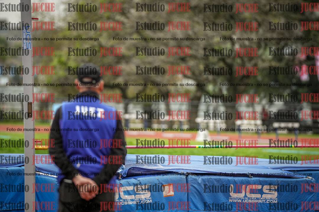 Fotos del salto en alto de mujeres y varones - todos los grupos