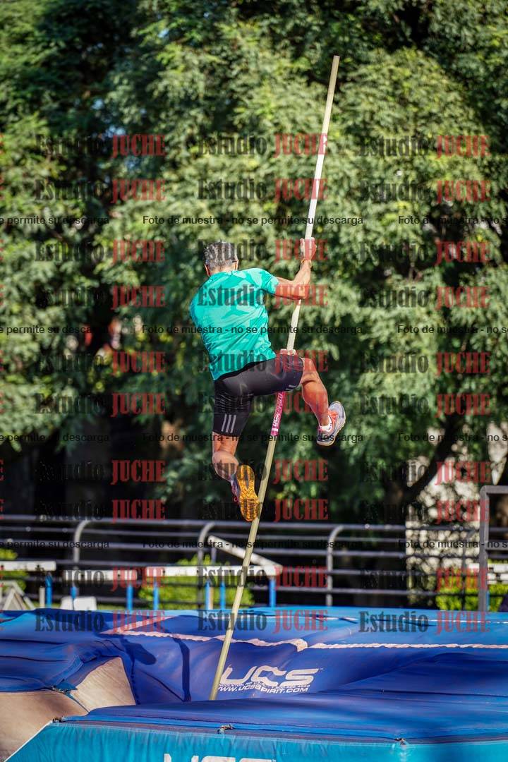 Fotos del salto con garrocha de mujeres y varones
