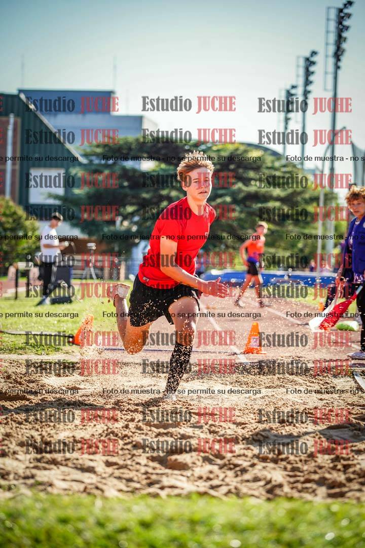 Fotos del salto en largo de varones - U16