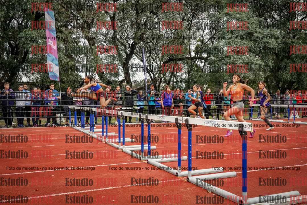 Fotos de los 100 m con vallas de mujeres