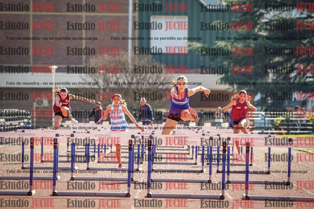 Fotos de los 80 m con vallas de mujeres - U16