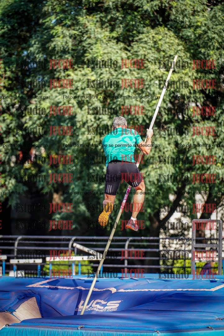 Fotos del salto con garrocha de mujeres y varones