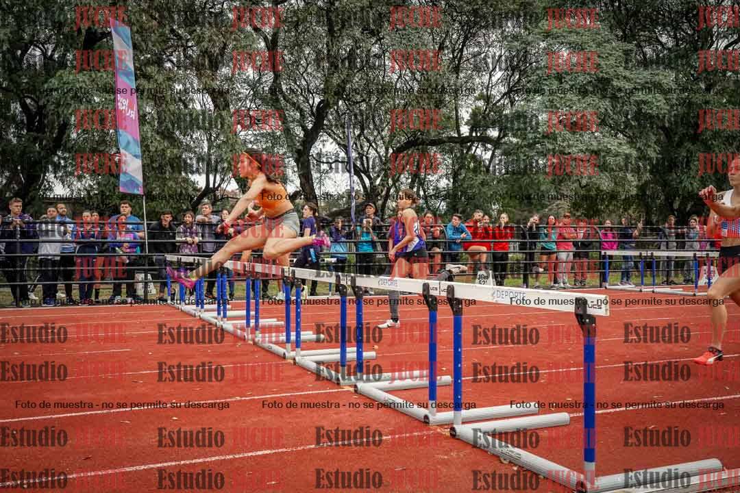 Fotos de los 100 m con vallas de mujeres