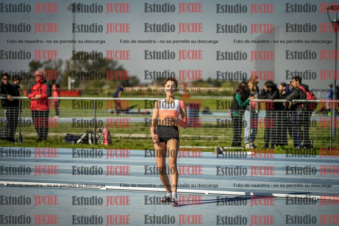 Fotos del salto en alto de mujeres