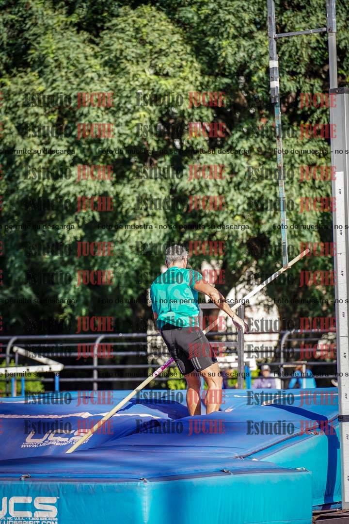 Fotos del salto con garrocha de mujeres y varones