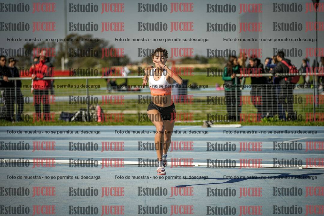 Fotos del salto en alto de mujeres
